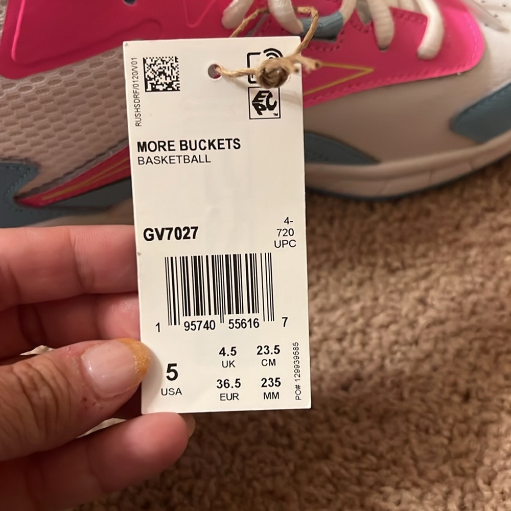 NWT Reebok shoes size 5US - Picture 4 of 4